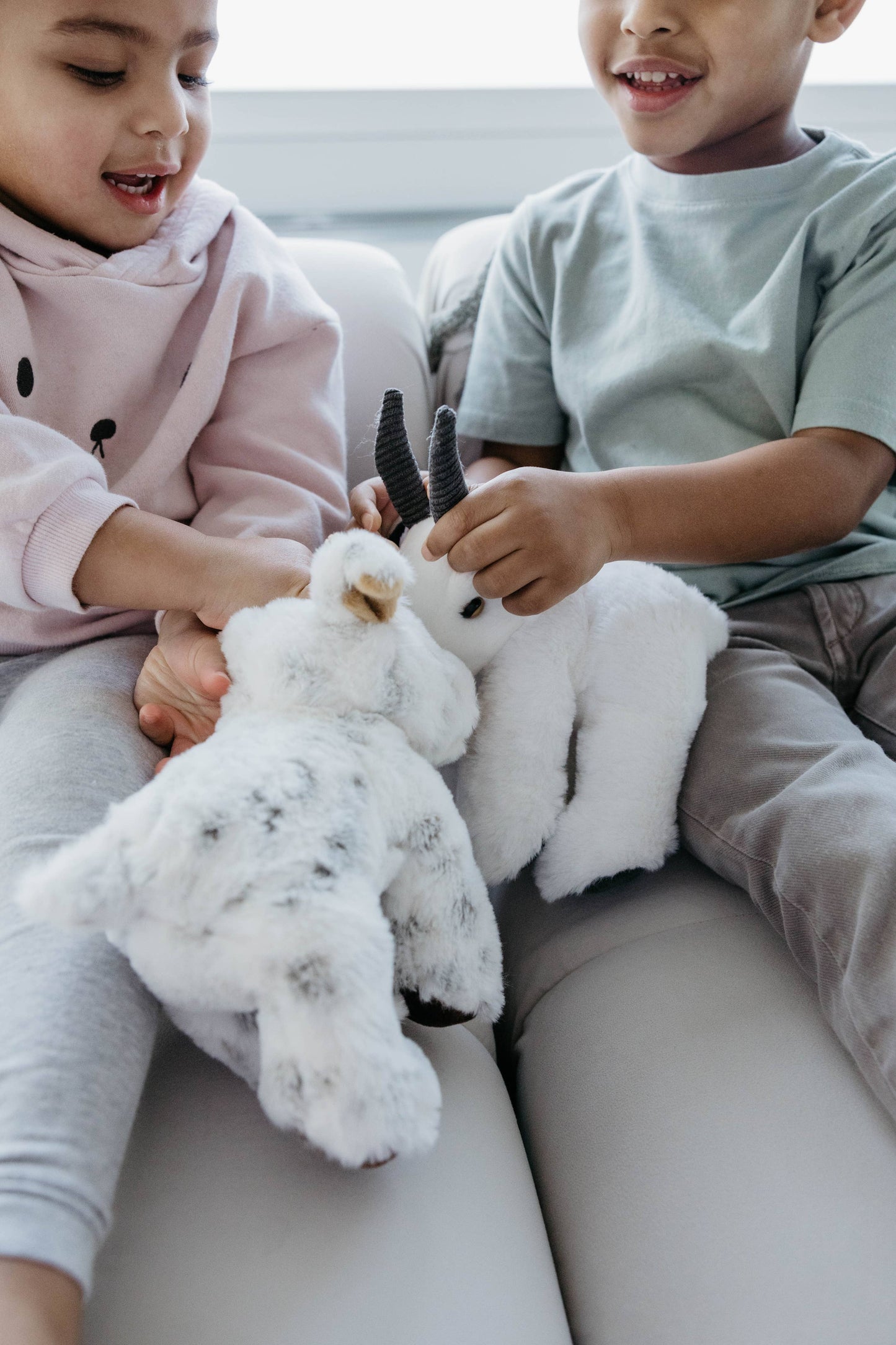 9" (20cm) Wild Onez Goat